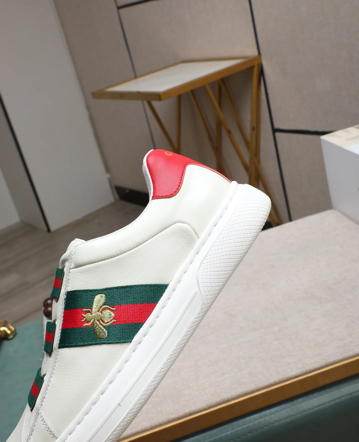 Men's shoes 💰480 GUCCI🔍🔍The latest models are available simultaneously at the counter. Original calfskin imported from Italy, genuine leather lining, (high-end, extravagant, and classy) with exquisite workmanship. Soles: Original soles specially provided by the original factory. ⚠Exclusive double-layer movable molded soles are super comfortable⚠. Photos of the real thing. 🎬The real thing is even better.